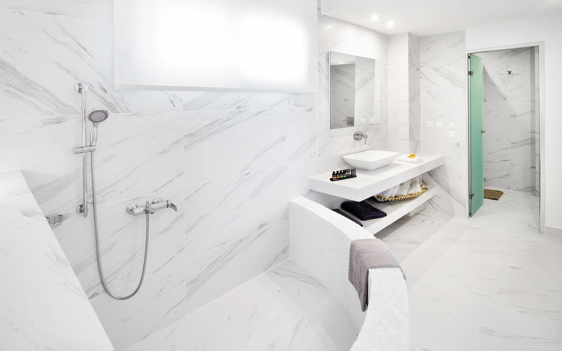 Deluxe Suite with Private Pool