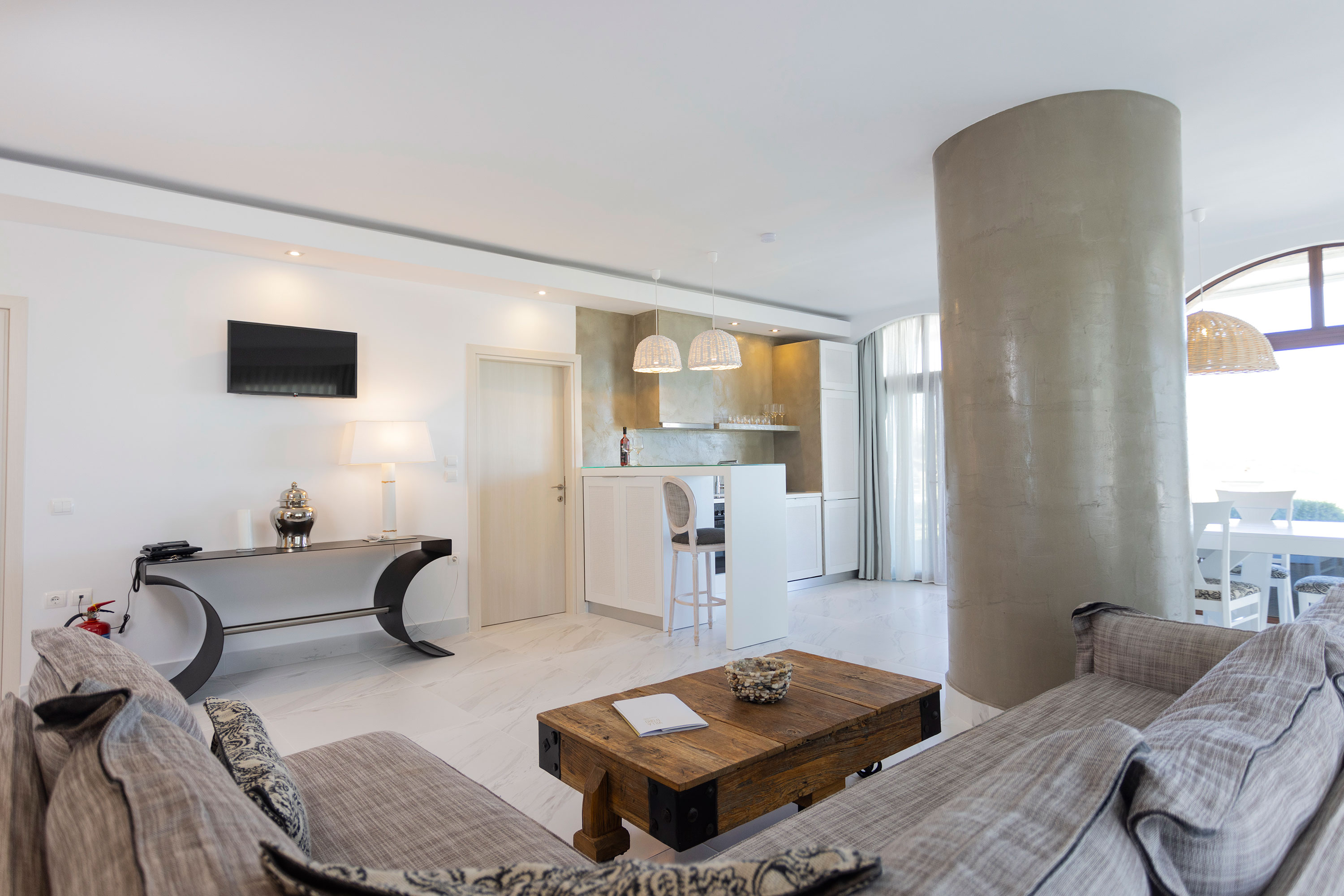 Aeolos Grand Suite with Private Pool