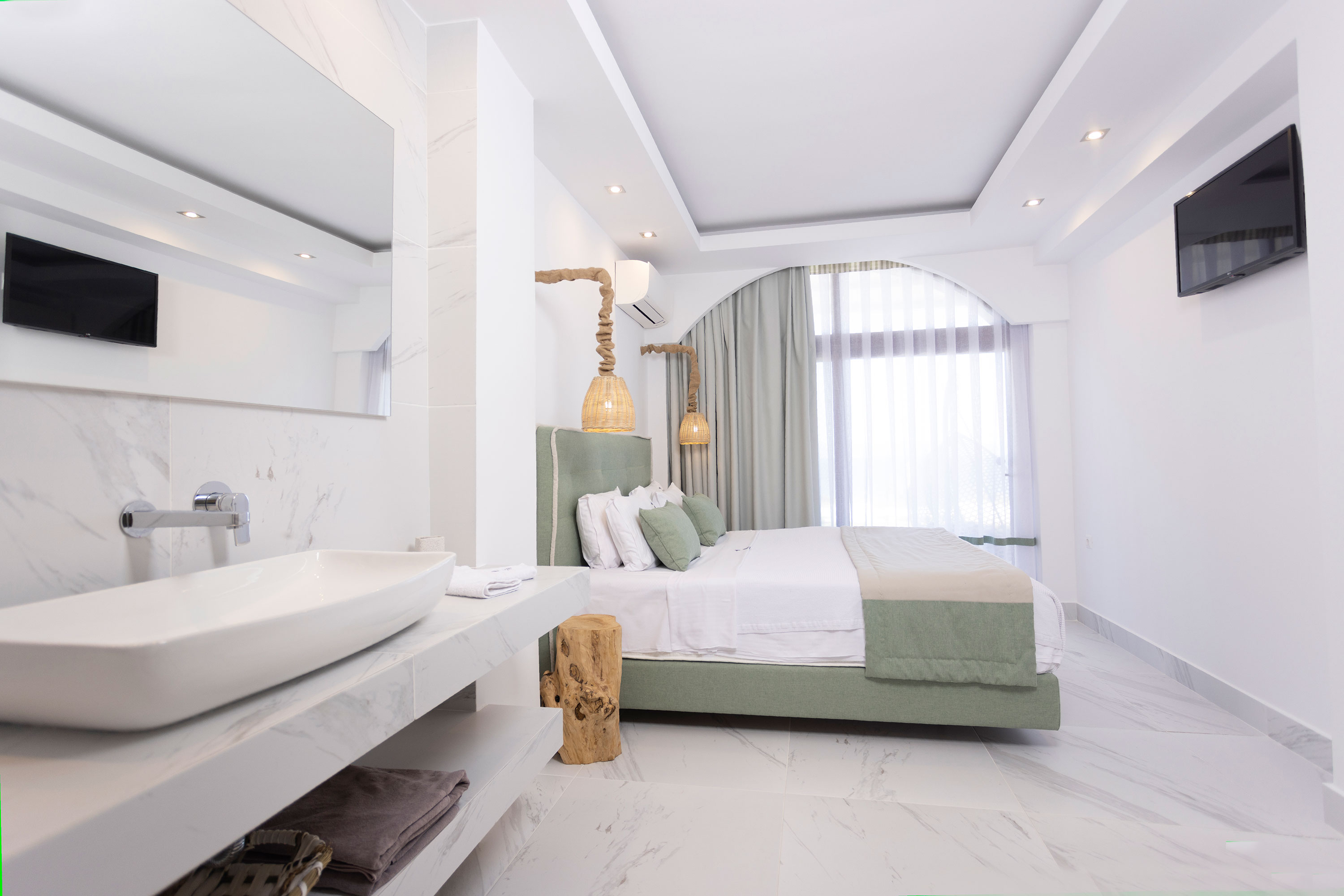 Aeolos Grand Suite with Private Pool