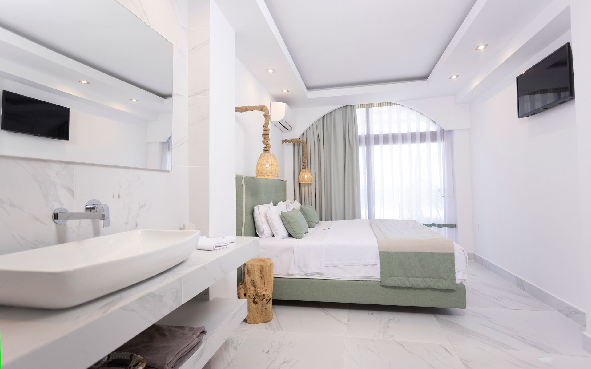 Aeolos Grand Suite with Private Pool