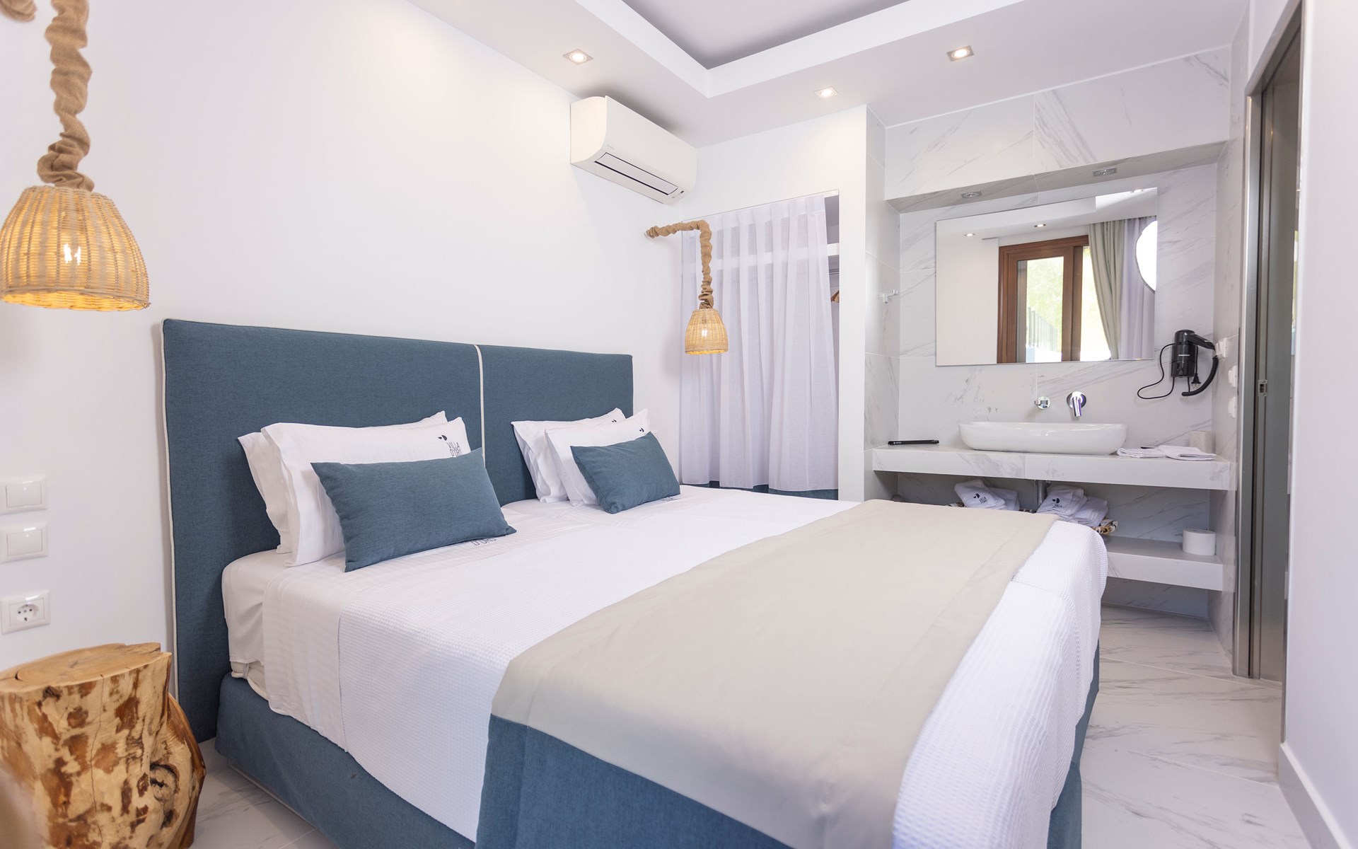 Aeolos Grand Suite with Private Pool